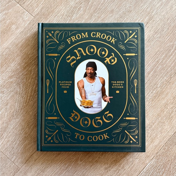 Snoop Dogg Green Cookbook - Picture 1 of 2